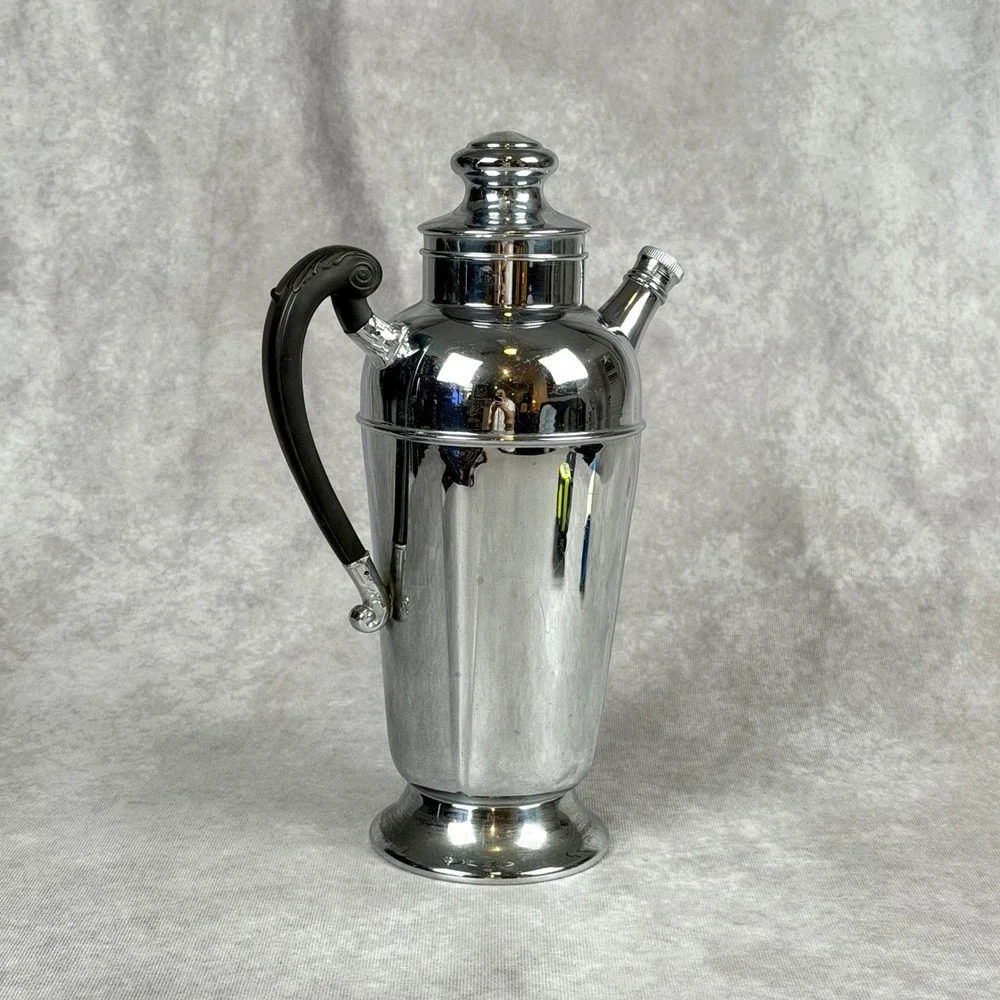 Vintage Art Deco Chrome Cocktail Shaker with Bakelite Handle Mid Century Barware